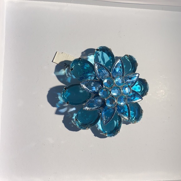 Women’s Pin - Picture 4 of 5